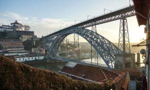 城市人行天橋設(shè)計(jì)上幾個(gè)問題的探討